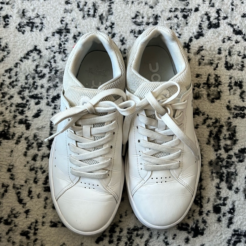 On The Roger Advantage Sneaker